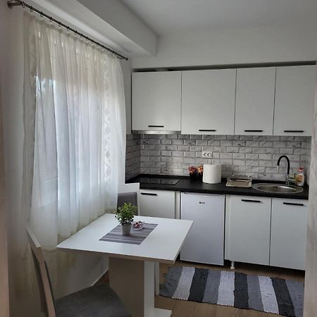 Ferienwohnung Sleep & Go Surčin Exterior foto