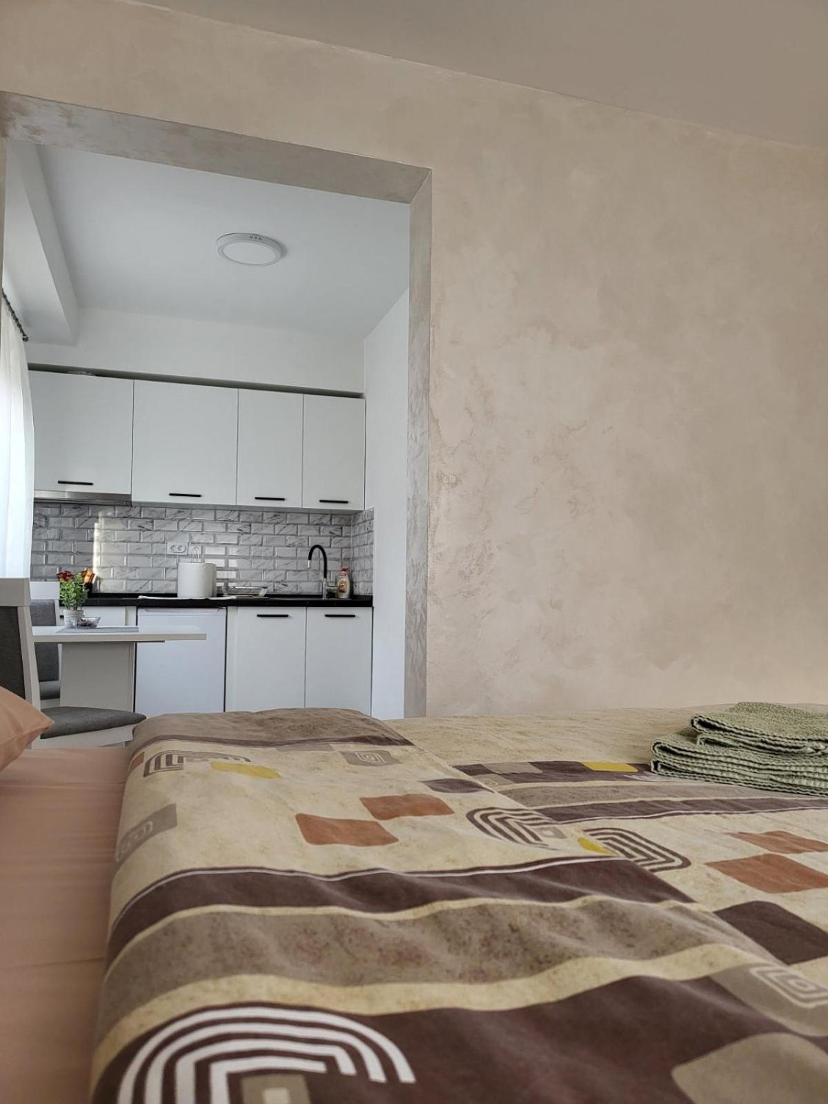 Ferienwohnung Sleep & Go Surčin Exterior foto