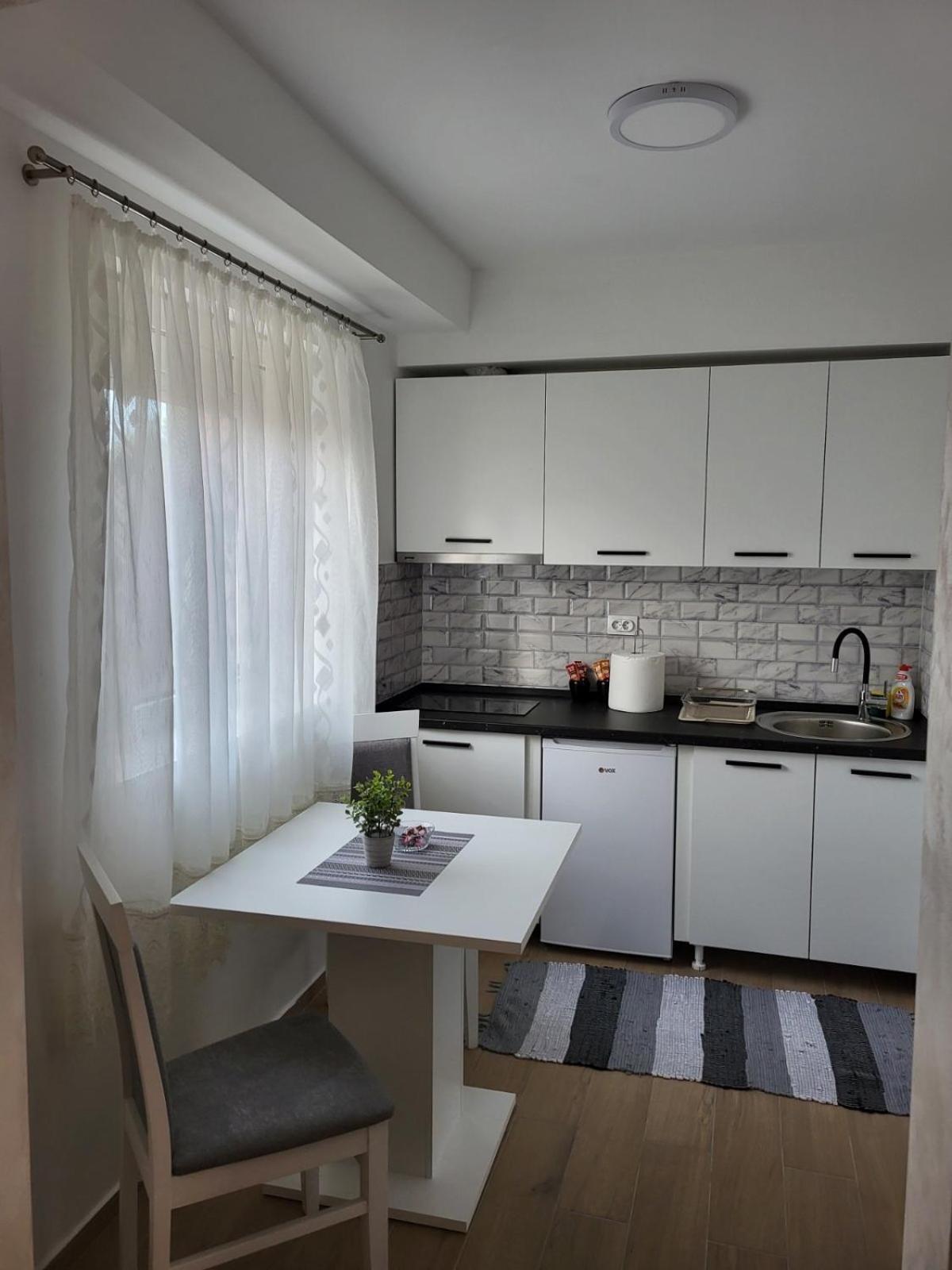 Ferienwohnung Sleep & Go Surčin Exterior foto